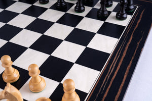 Schachspiel Galerie aus <br>Buchsbaum und Ebenholz