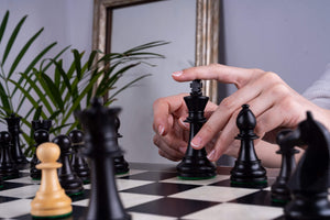 Schachspiel Galerie aus <br>Buchsbaum und Ebenholz