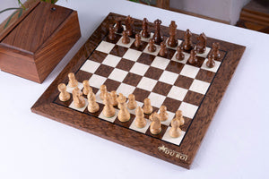 Schachspiel Höchste aus <br>Eschenmaserholz und Buchsbaumholz