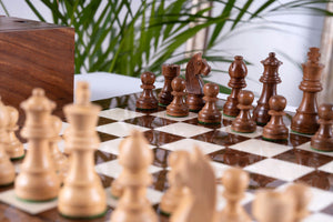Schachspiel Höchste aus <br>Eschenmaserholz und Buchsbaumholz