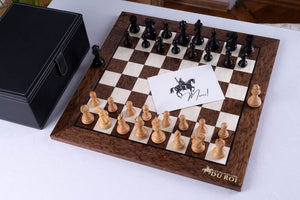 Schachspiel Krieger aus <br>Eschenmaserholz und Buchsbaumholz