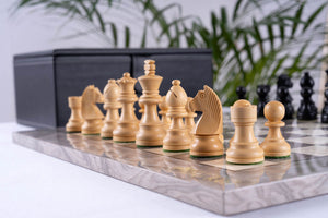Schachspiel Perle aus <br>Eschenmaserholz und Buchsbaumholz