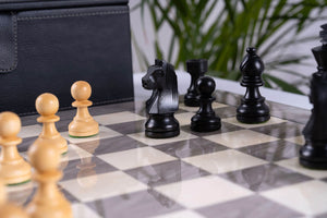 Schachspiel Perle aus <br>Eschenmaserholz und Buchsbaumholz