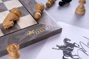 Schachspiel Perle aus <br>Eschenmaserholz und Buchsbaumholz
