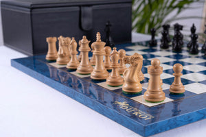 Schachspiel Azur aus <br>Eschenmaserholz und Buchsbaumholz