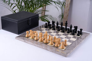 Schachspiel Graphit aus <br>Eschenmaserholz und Buchsbaumholz