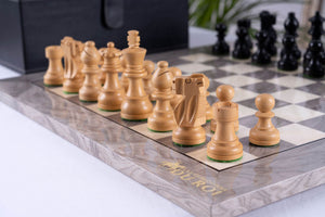 Schachspiel Graphit aus <br>Eschenmaserholz und Buchsbaumholz