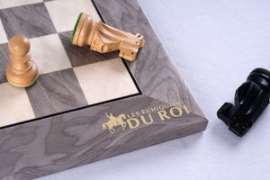 Schachspiel Graphit aus <br>Eschenmaserholz und Buchsbaumholz