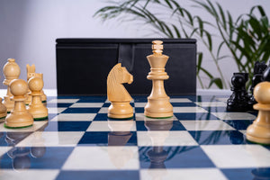 Schachspiel Saphir aus <br>Eschenmaserholz und Buchsbaumholz