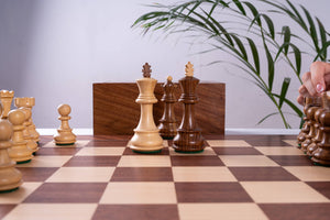 Schachspiel Triumph <br>aus Mahagoni und Akazie