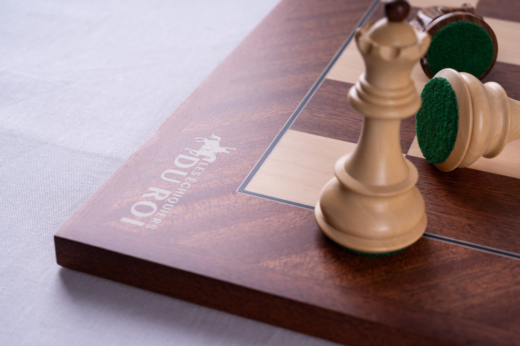 Schachspiel Triumph <br>aus Mahagoni und Akazie