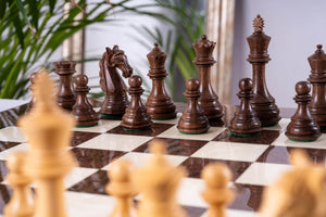 Schachspiel Kühnheit <br>aus Eschenmaserholz und Akazie