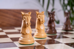 Schachspiel Kühnheit <br>aus Eschenmaserholz und Akazie