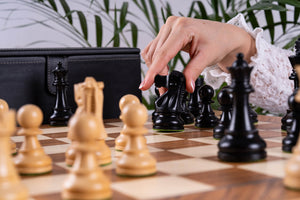 Schachspiel Stolz <br>aus Teakholz