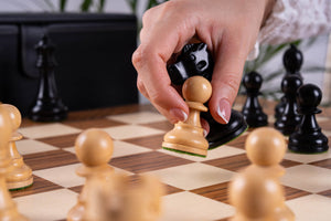 Schachspiel Stolz <br>aus Teakholz
