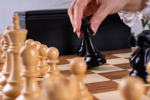 Schachspiel Stolz <br>aus Teakholz