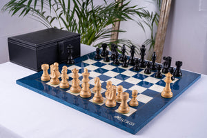 Schachspiel Stratege aus <br>Eschenmaserholz und Buchsbaumholz