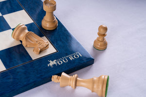 Schachspiel Stratege aus <br>Eschenmaserholz und Buchsbaumholz