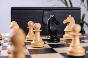 Antikes Schachspiel aus <br>Ahorn- und Pappelholz