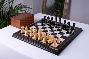 Schachspiel Transmission <br>aus Ebenholz und Buchsbaum