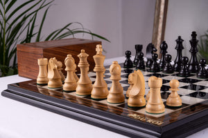 Schachspiel Transmission <br>aus Ebenholz und Buchsbaum