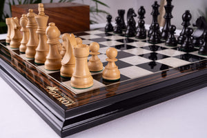 Schachspiel Transmission <br>aus Ebenholz und Buchsbaum