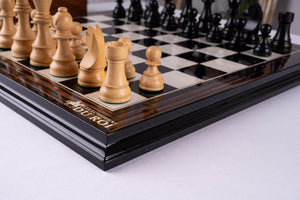 Schachspiel Transmission <br>aus Ebenholz und Buchsbaum