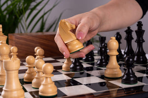 Schachspiel Transmission <br>aus Ebenholz und Buchsbaum
