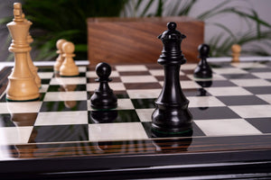 Schachspiel Transmission <br>aus Ebenholz und Buchsbaum