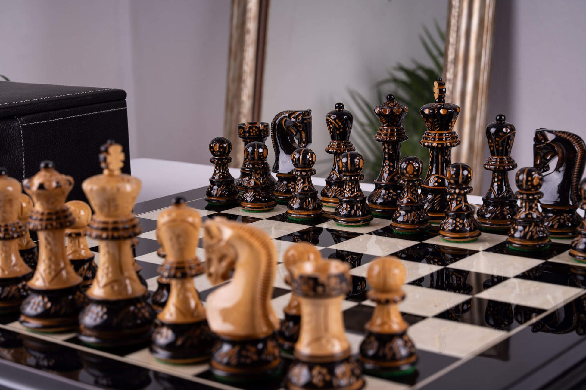 Schachspiel Pureté <br>aus Tulpenbaumholz und Ahorn