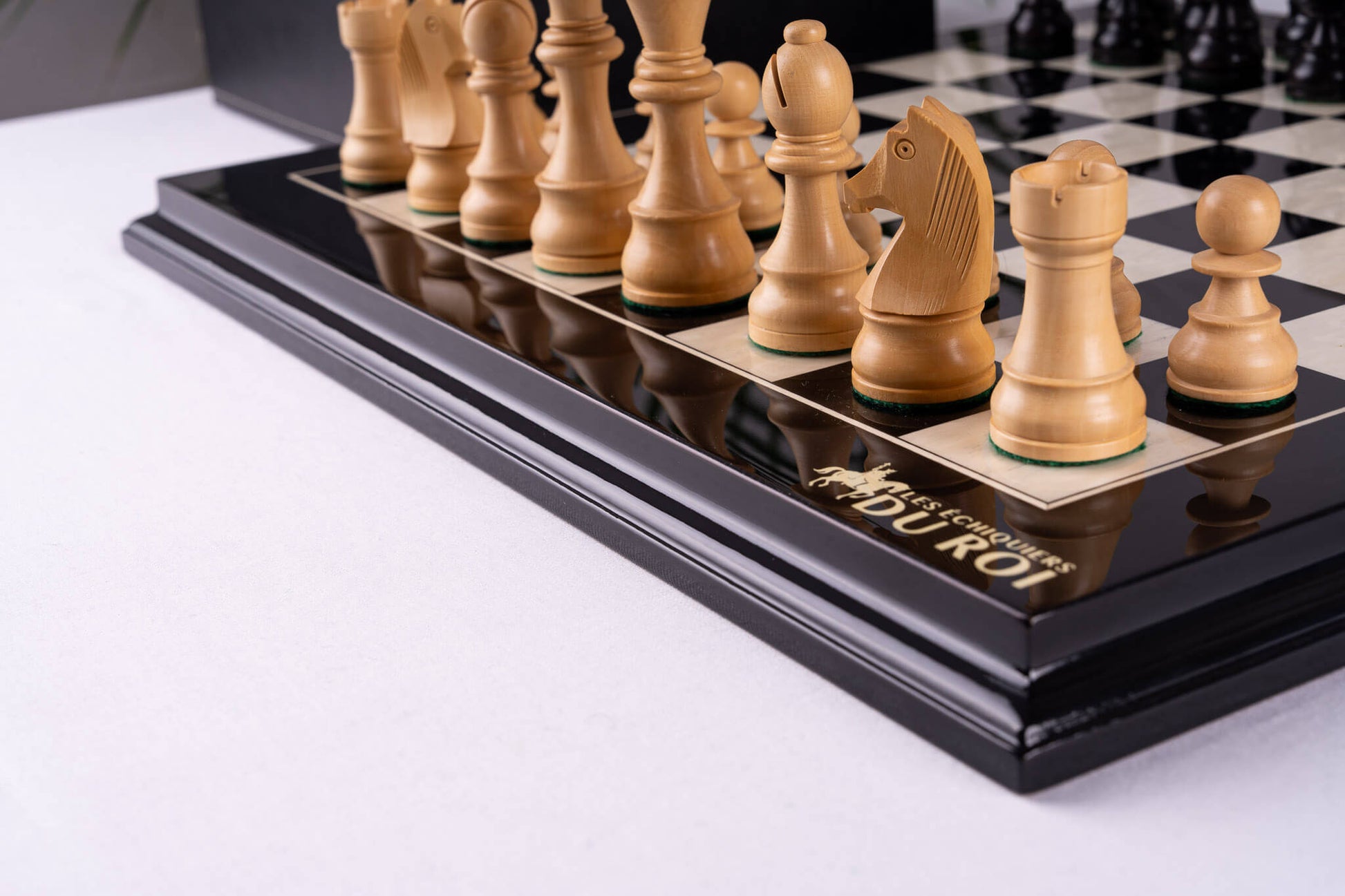 Schachspiel Absolu <br>aus Tulpenbaumholz und Ahorn