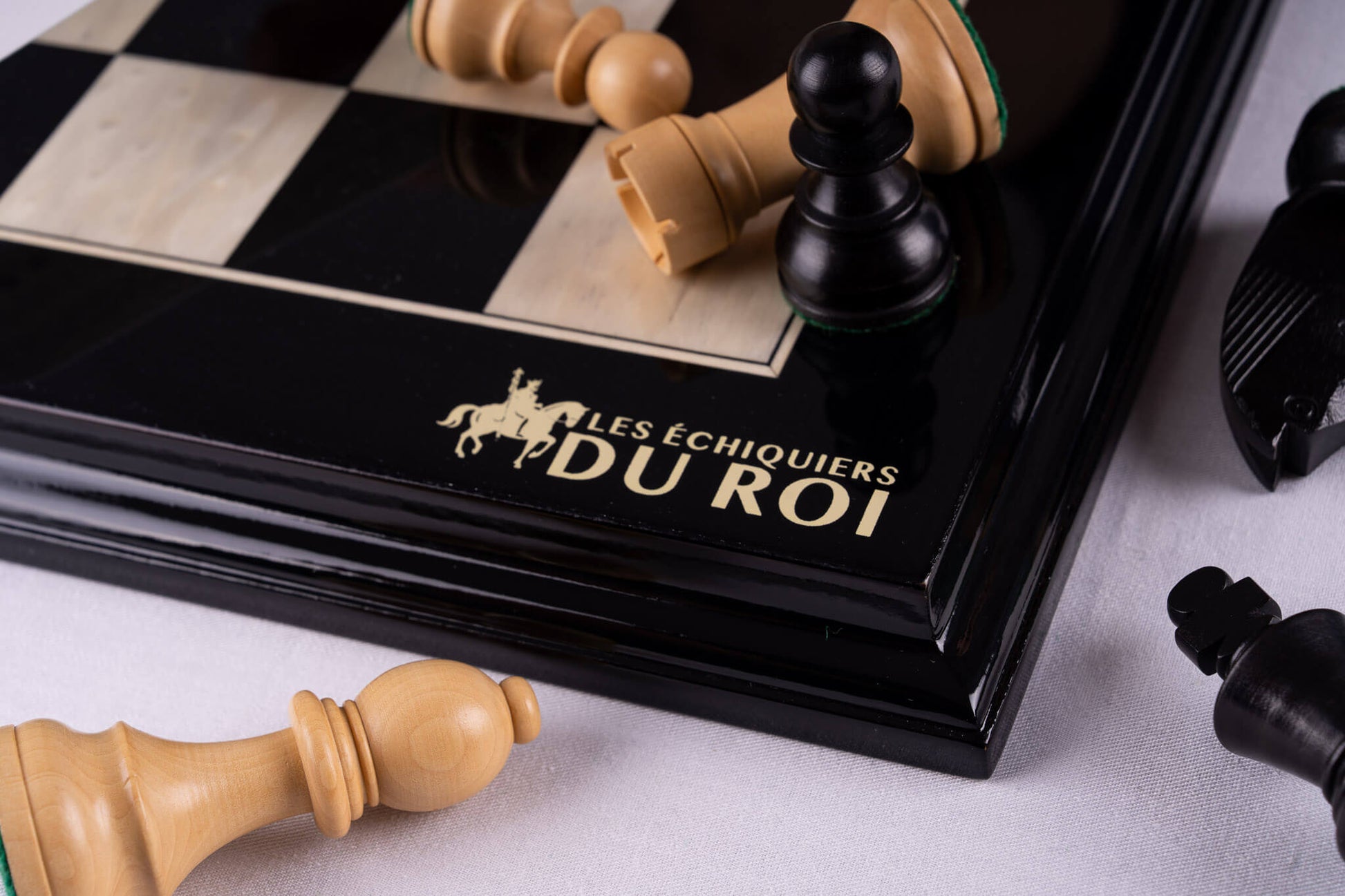 Schachspiel Absolu <br>aus Tulpenbaumholz und Ahorn