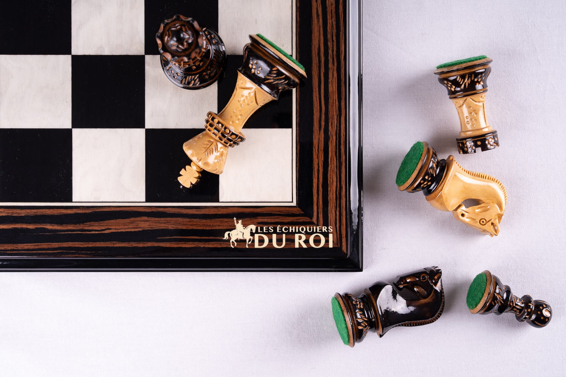 Schachspiel L’Éternel <br>aus Ebenholz
