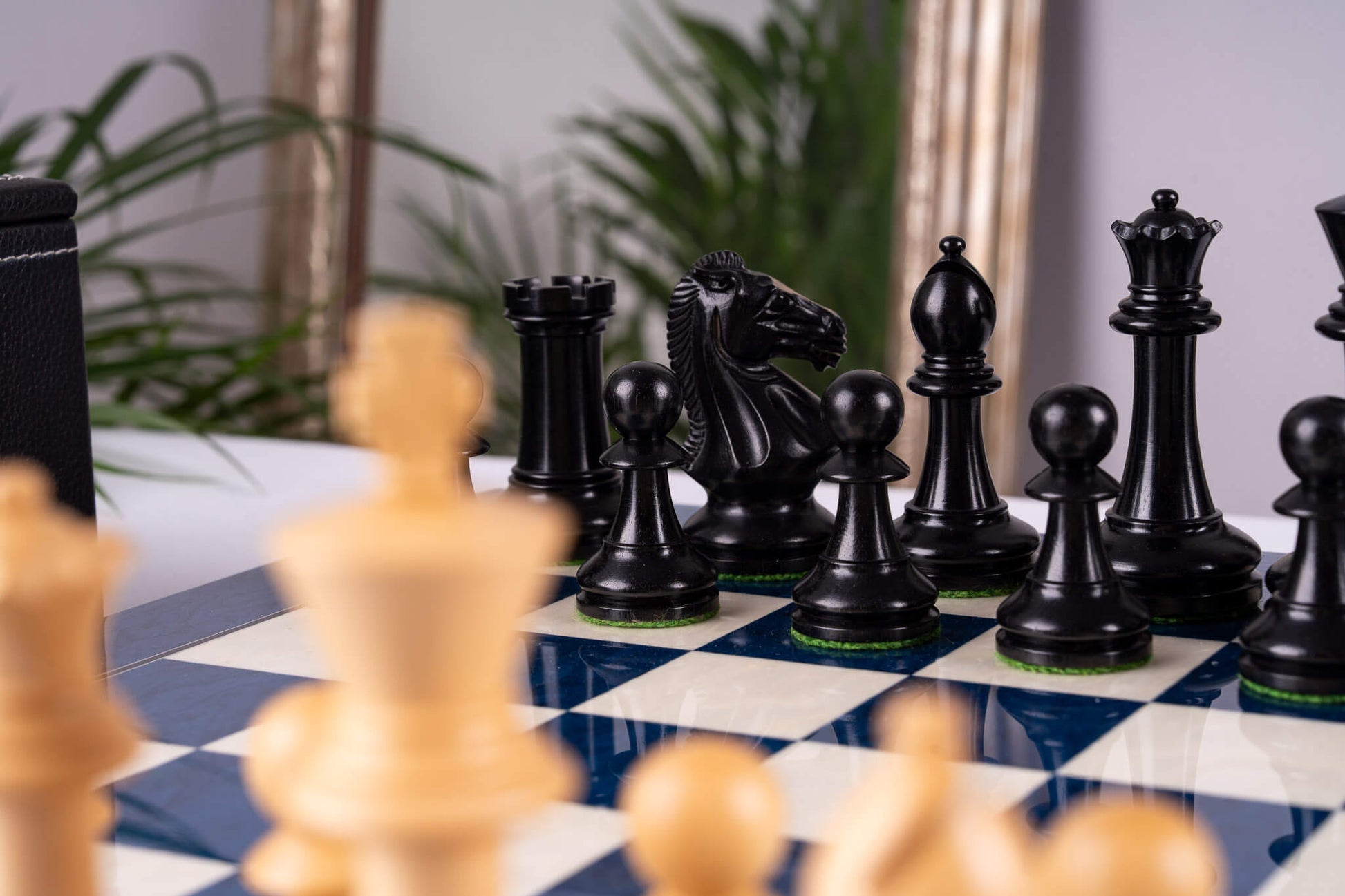 Schachspiel Bleu Céleste <br>aus Eschenmaser