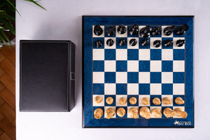 Schachspiel Bleu Céleste <br>aus Eschenmaser