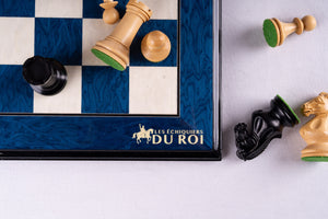 Schachspiel Bleu Céleste <br>aus Eschenmaser