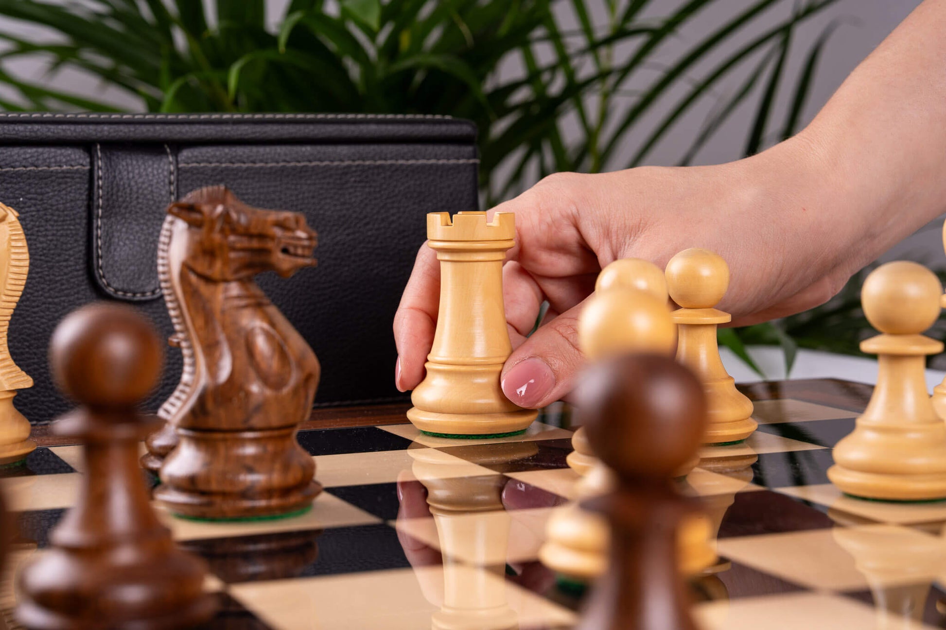 Schachspiel Lignée <br>aus Palisander und Ahorn