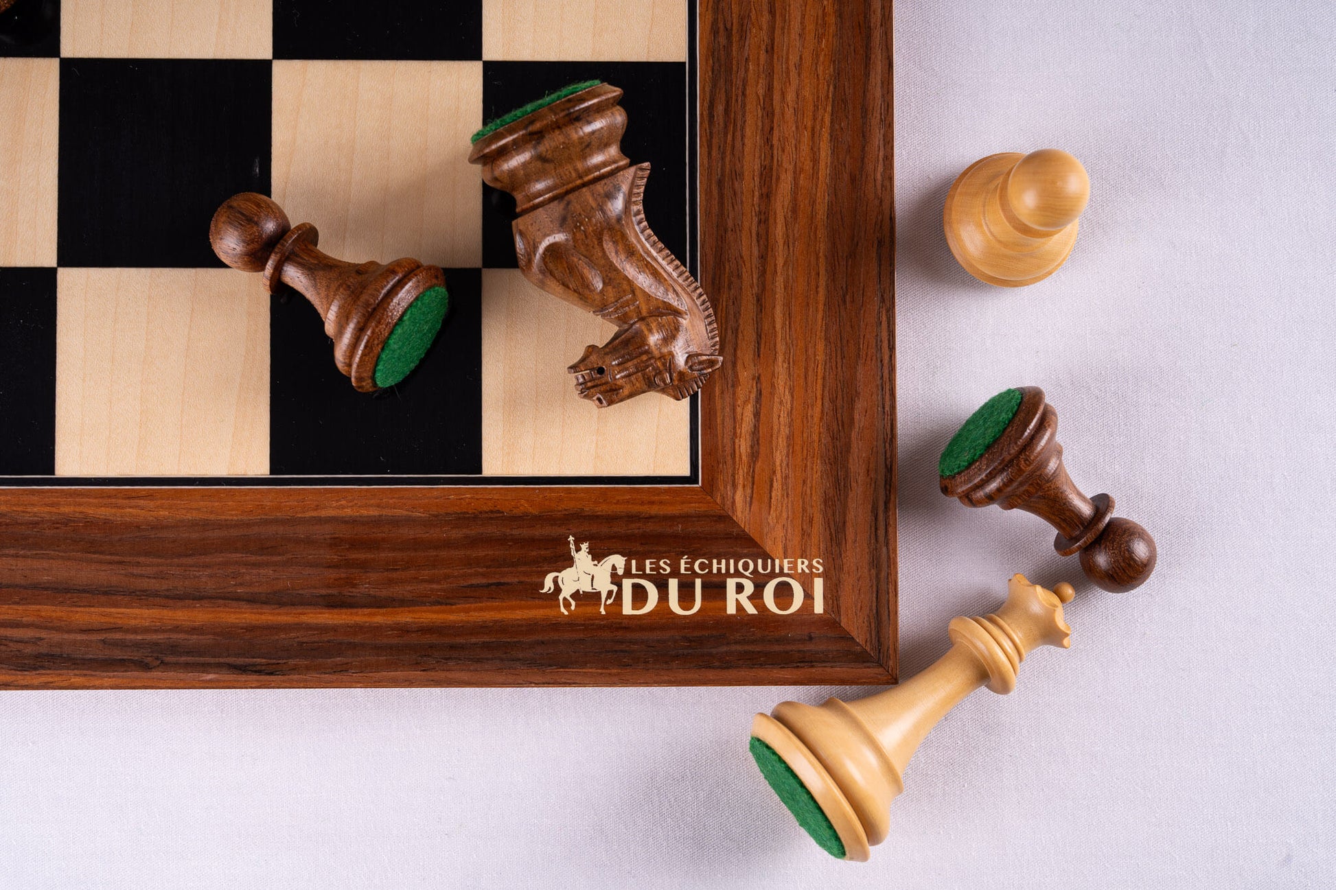 Schachspiel Lignée <br>aus Palisander und Ahorn