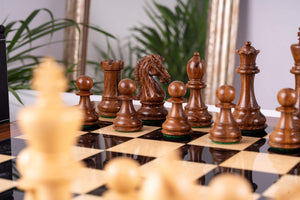 Imperiales Schachspiel <br>aus Palisander und Ahorn
