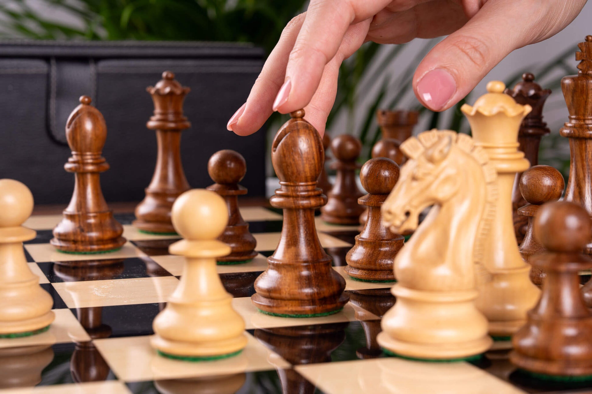 Imperiales Schachspiel <br>aus Palisander und Ahorn