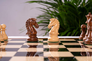 Imperiales Schachspiel <br>aus Palisander und Ahorn