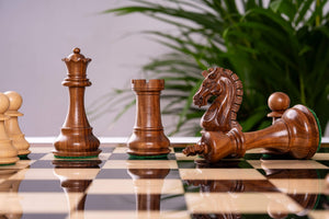 Imperiales Schachspiel <br>aus Palisander und Ahorn