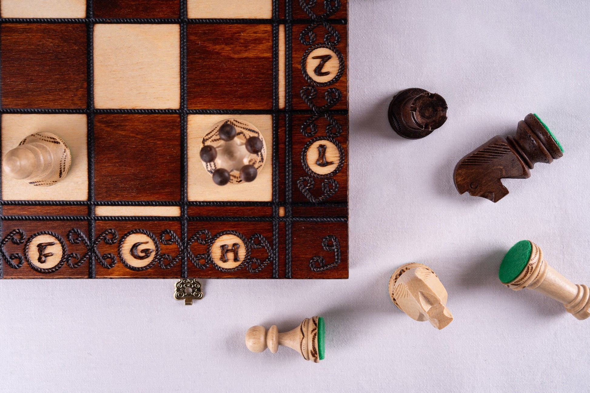 Handgefertigtes Schachbrett <br>Hergestellt in Europa