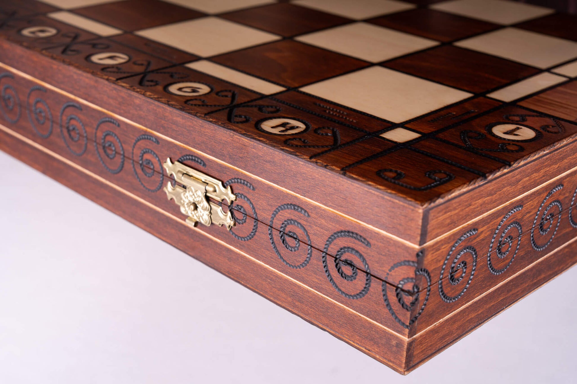 Handgefertigtes Schachbrett <br>Hergestellt in Europa