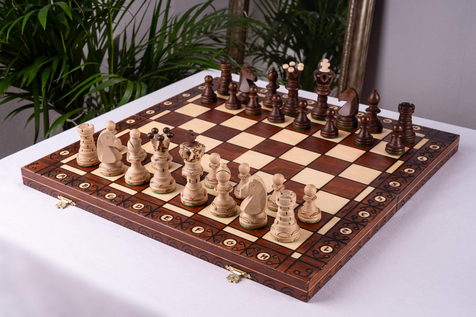 Handgefertigtes Schachbrett <br>Hergestellt in Europa