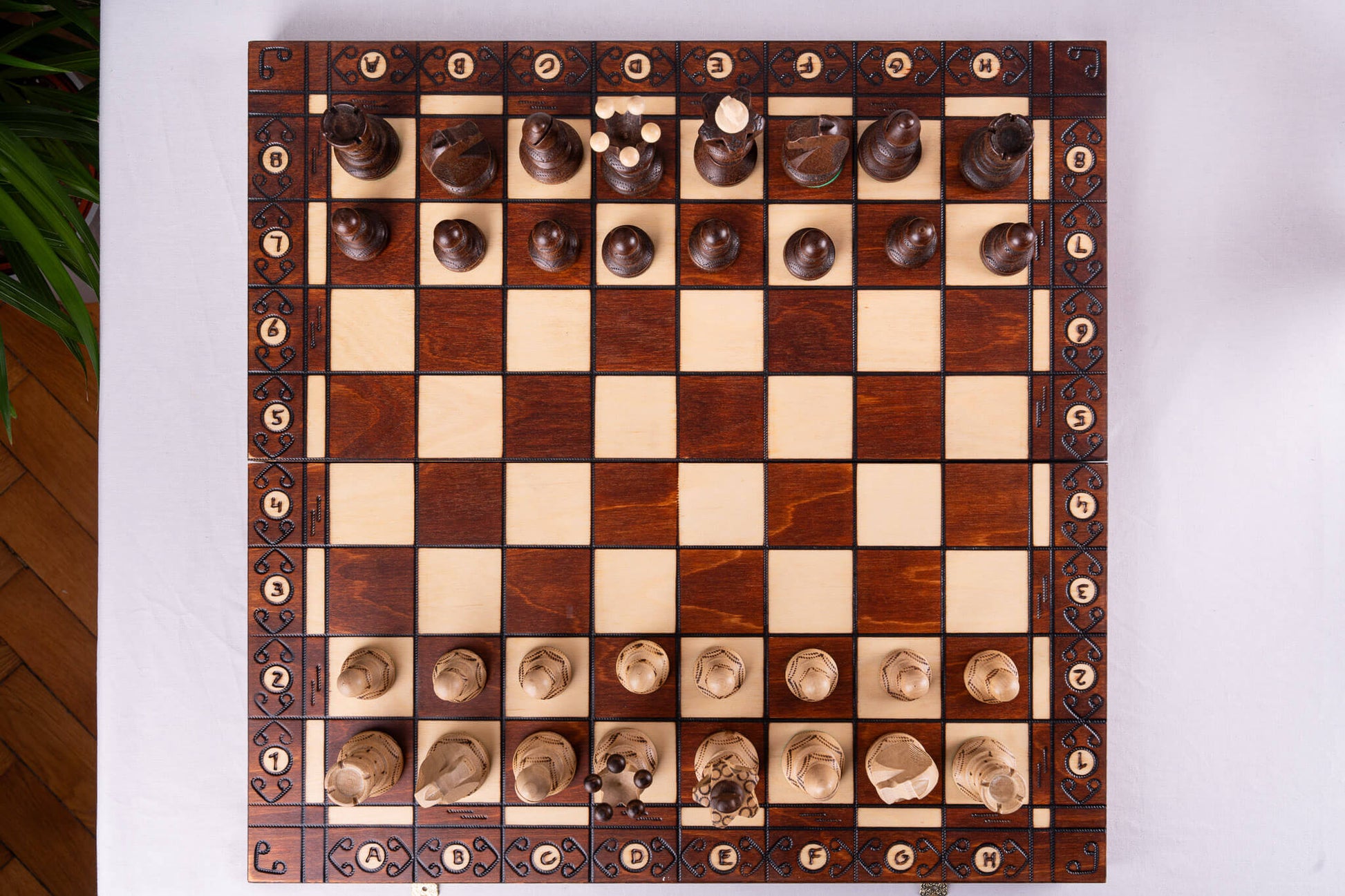 Handgefertigtes Schachbrett <br>Hergestellt in Europa