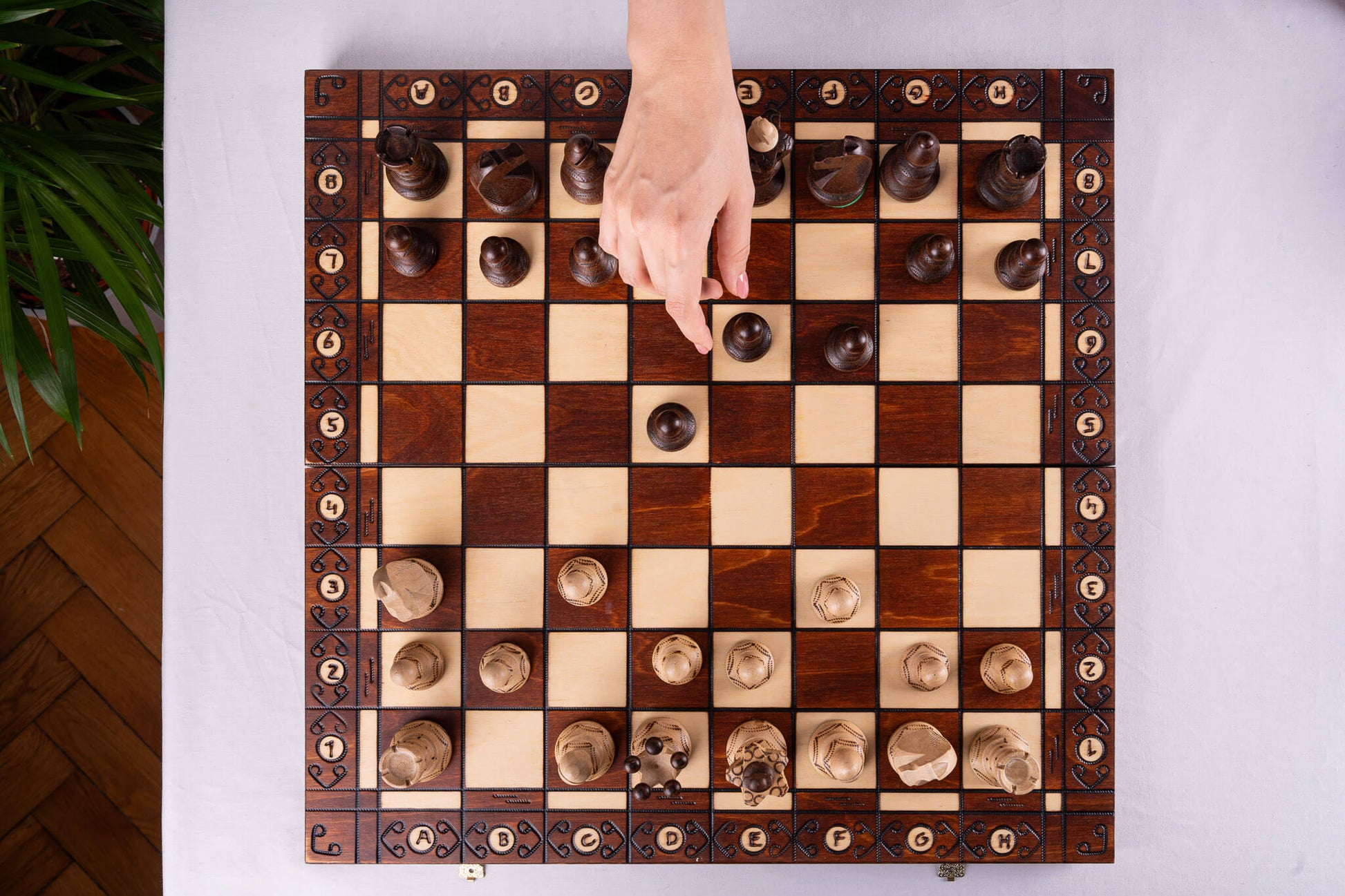 Handgefertigtes Schachbrett <br>Hergestellt in Europa