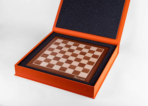 Nordisches Schachspiel <br>aus Mahagoni-Holz