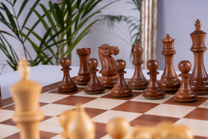 Schachspiel Lorbeer aus <br>Buchsbaum- und Mahagoniholz