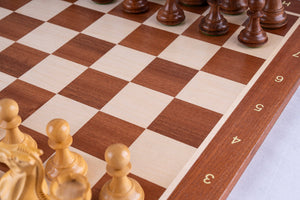 Schachspiel Lorbeer aus <br>Buchsbaum- und Mahagoniholz